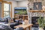 Black Bear Lodge, Bonus Room with Smart TV or Movies and Cozy River Rock Gas Fireplace